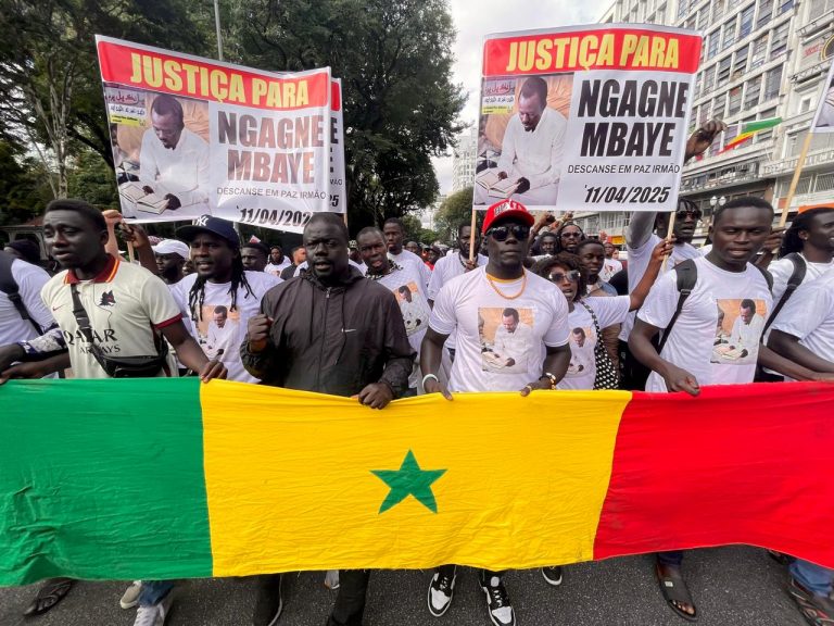Senegaleses protestam em SP pelo assassinato de ambulante: ‘Não foi uma fatalidade’