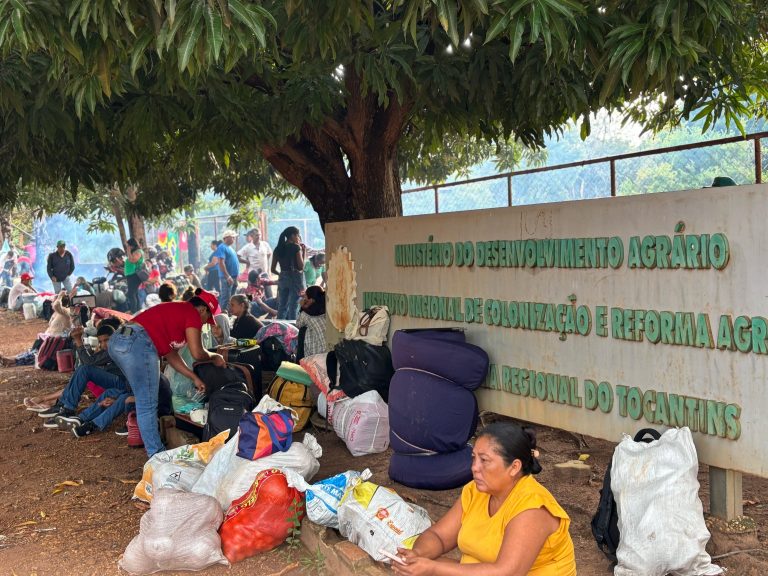 MST ocupa frente do Incra em Palmas (TO) contra violência policial e por reforma agrária