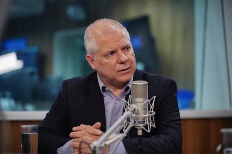 Presidente do INSS é afastado após operação da PF contra fraudes no órgão