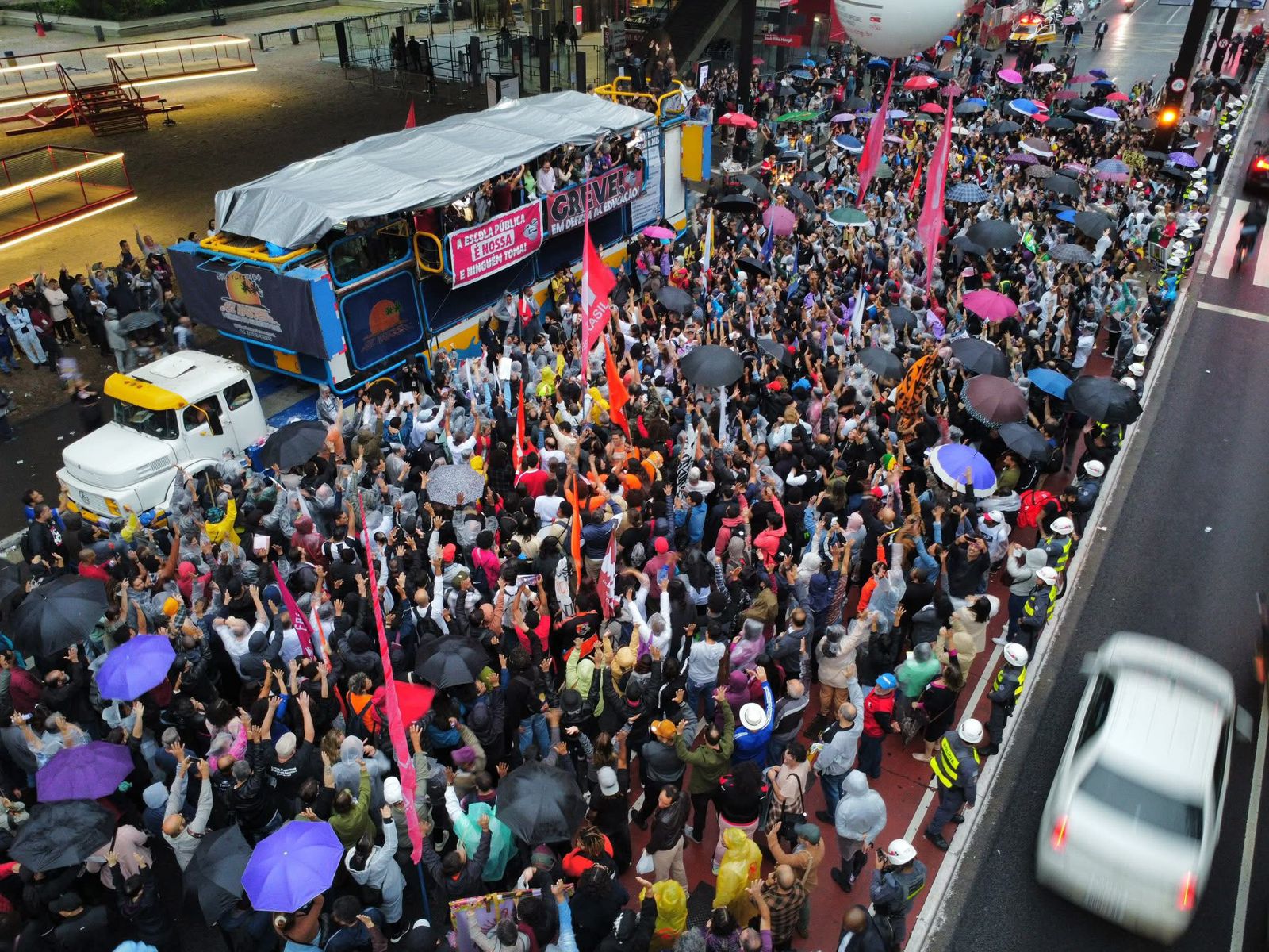 Professores da rede estadual de SP em ato na Av. Paulista por melhores condições de trabalho e salário (25/4/25)