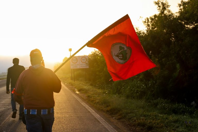 Luis Fernando Verissimo retratou em crônica sonho da reforma agrária; MST homenageia escritor