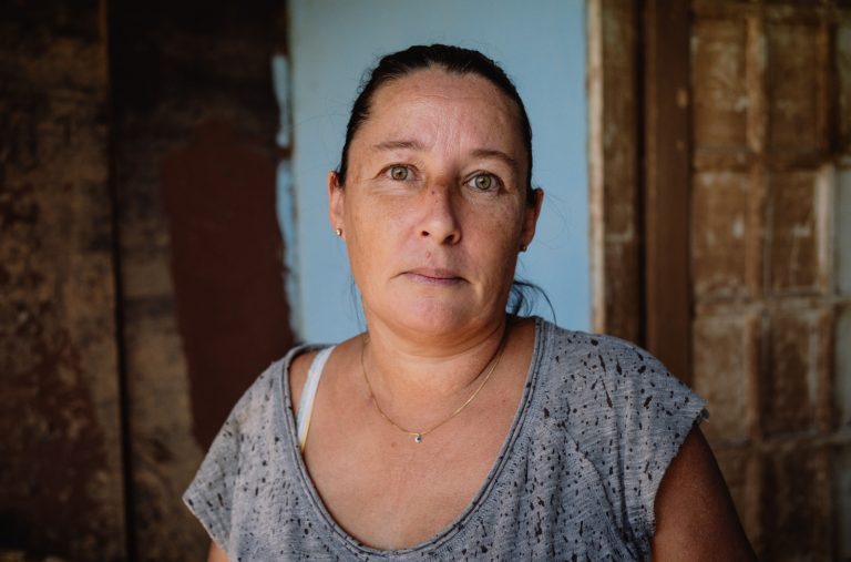 ‘Eu só quero a minha casa e sair daqui’, desabafa atingida que teme novas enchentes no RS