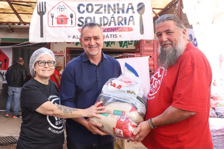 Cozinha Solidária da Azenha em Porto Alegre (RS) recebe 3,4 toneladas de alimentos da Conab 