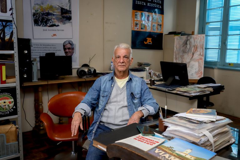 Brasil é um deserto de notícias, diz jornalista Elmar Bones da Costa