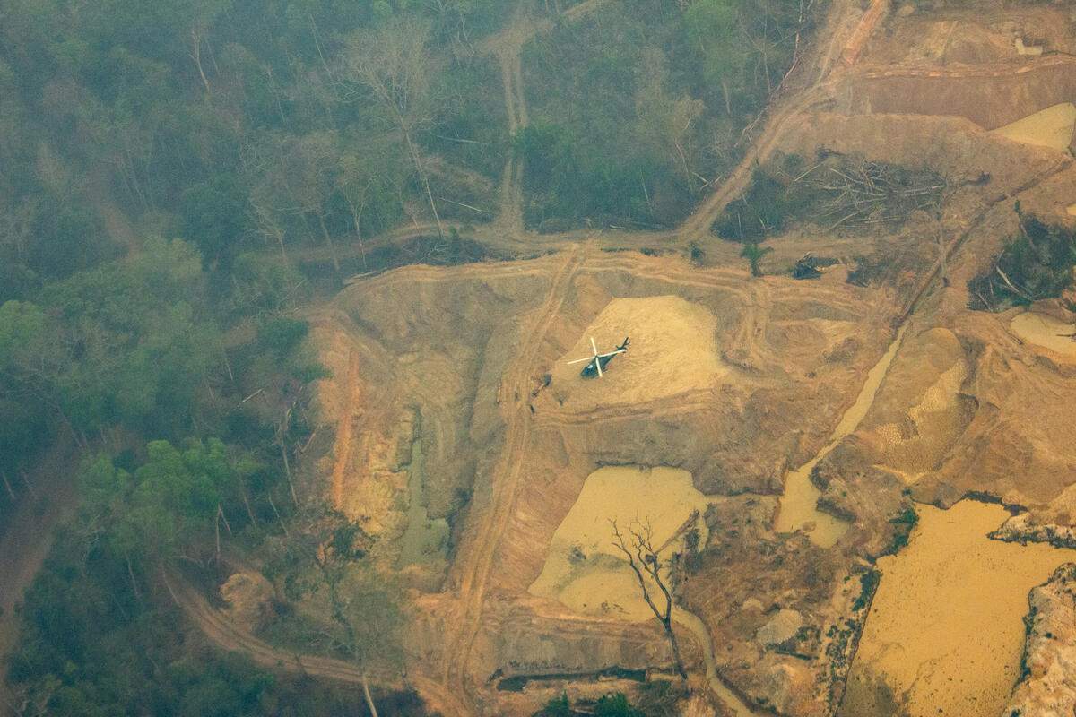 Lavras garimpeiras na TI Sararé, no Mato Grosso