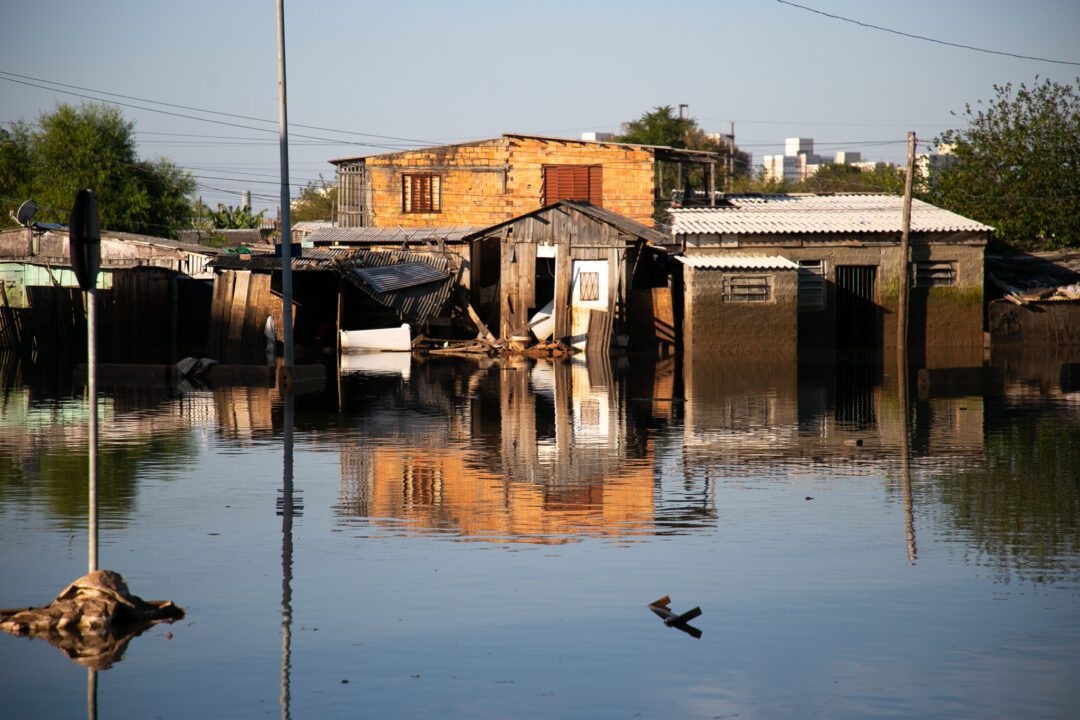 Enchente no bairro Humaitá, um dos mais afetados em Porto Alegre