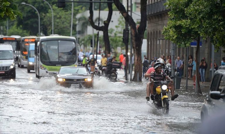 Chuva excepcional no Rio pode superar média do mês de abril até domingo (6)