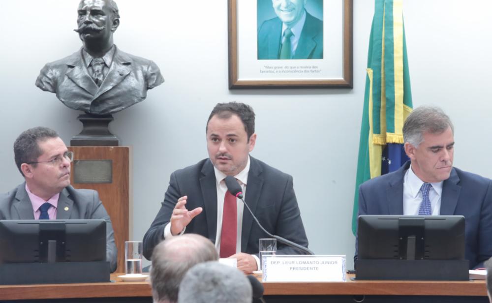 O deputado federal Glauber Braga (Psol-RJ) durante fala de defesa após leitura de voto do relator que recomendou a cassação de seu mandato - 2/4/2025