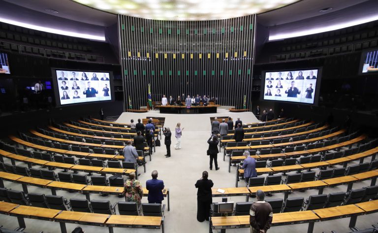 ‘Congresso resiste a fim da escala 6x1 e reforma tributária’, diz porta-voz do Plebiscito 2025