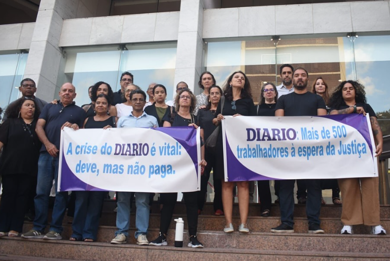 Em protesto no Recife (PE), jornalistas denunciam atrasos salariais, de INSS e FGTS