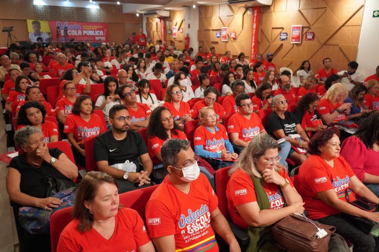 Professores de Pernambuco lançam campanha para mudar nomes de escolas que homenageiam ditadores