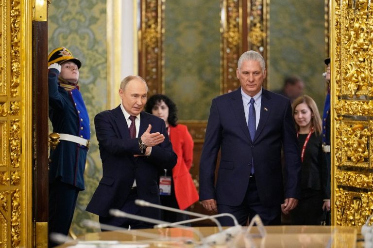Em Moscou, presidente cubano diz que 'o povo russo salvou a humanidade' do nazismo
