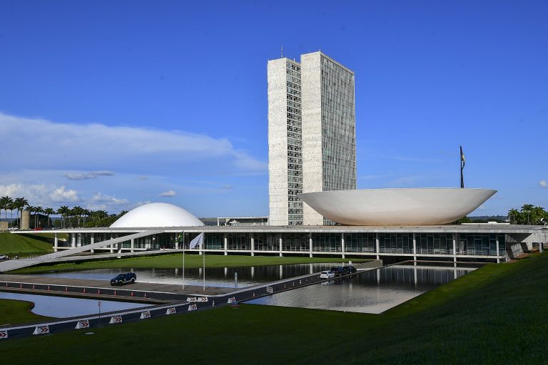 A semana em Brasília: CPI do INSS, anistia, reforma ministerial e julgamento do golpe
