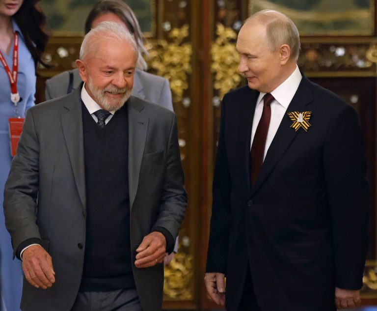Em reunião com Putin em Moscou, Lula critica tarifaço de Trump