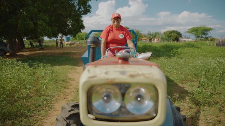 Brasil de Fato lança documentário sobre máquinas chinesas durante a Feira da Reforma Agrária