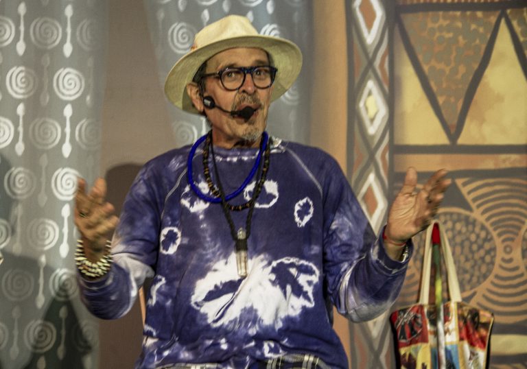 Mario Pirata lança a coletânea de poesias Ciomacio em Porto Alegre (RS) neste sábado (10)