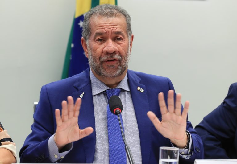 Lupi deixa Ministério da Previdência; Wolney Queiroz (PDT) assume 
