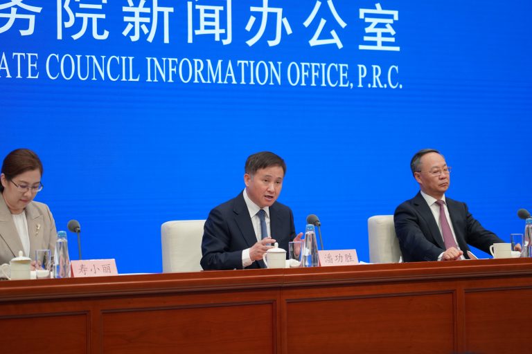 Trump indica redução de tarifas para China, e Pequim anuncia medidas para 'estabilizar mercado'