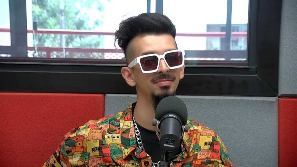Thiagson, estudioso do funk, em participação no podcast sabe som?, nos estúdios do brasil de fato