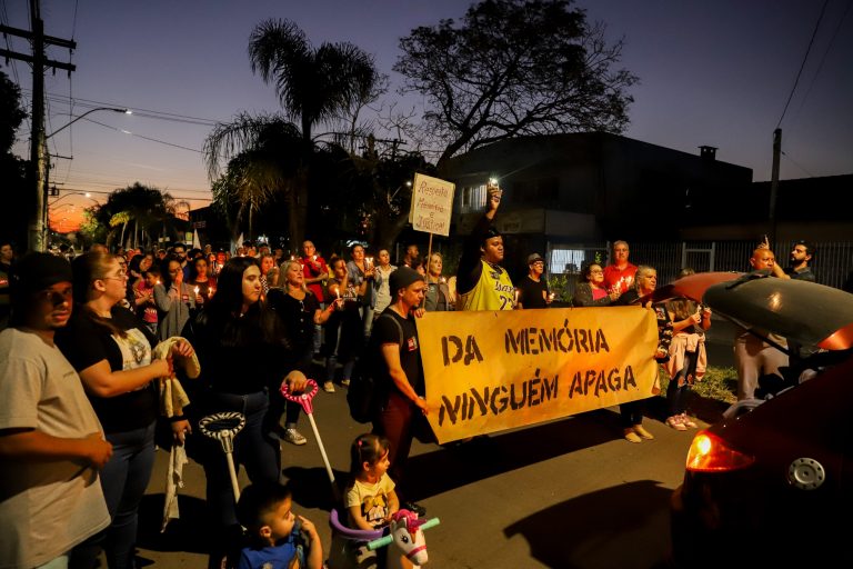 Um ano após enchente, comunidade do Sarandi, na zona norte, pede justiça e moradia