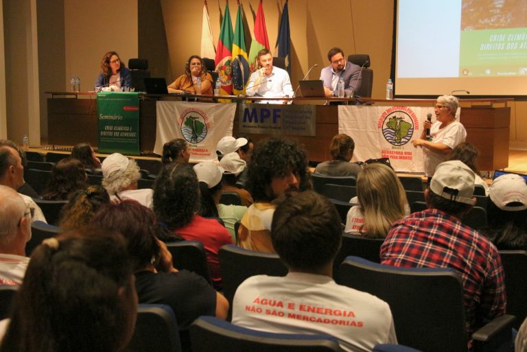 Seminário debate crise climática e aponta ações para reparação aos atingidos da enchente
