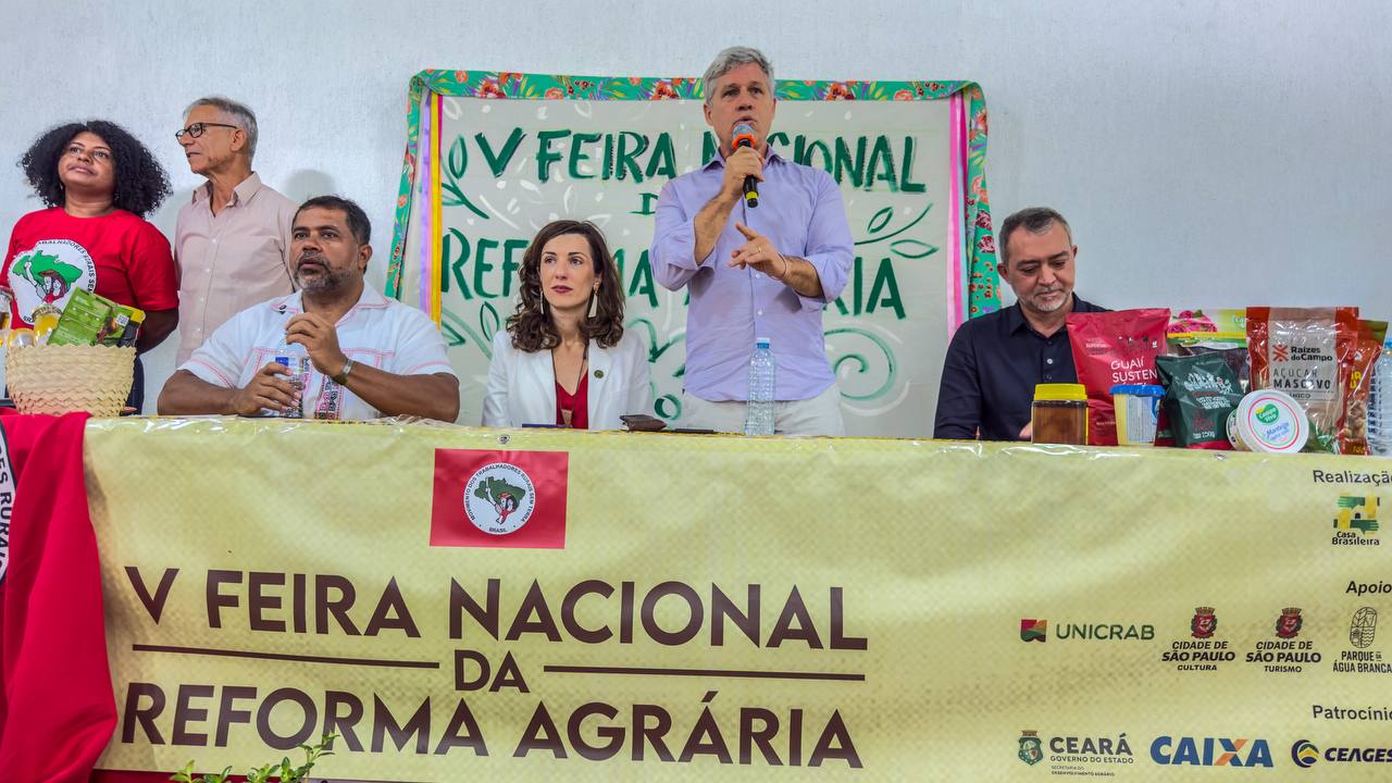 Ministro do MDA Paulo Teixeira fala durante Café com Parlamentares na Feira Nacional da Reforma Agrária