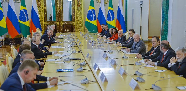 'É difícil de imaginar', diz Celso Amorim sobre entrada da Ucrânia na Otan