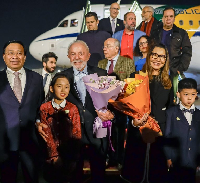 Lula chega à China para fortalecer cooperação e fechar acordos
