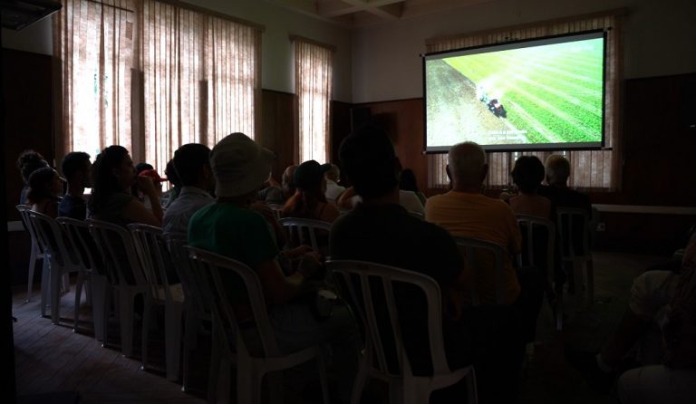 Mostra de Cinema discute desafios na produção de alimentos saudáveis em feira do MST
