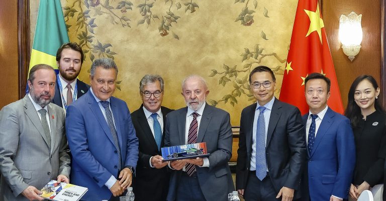 Governo: China investirá R$ 27 bi no Brasil em serviços, alimentação e energias renováveis