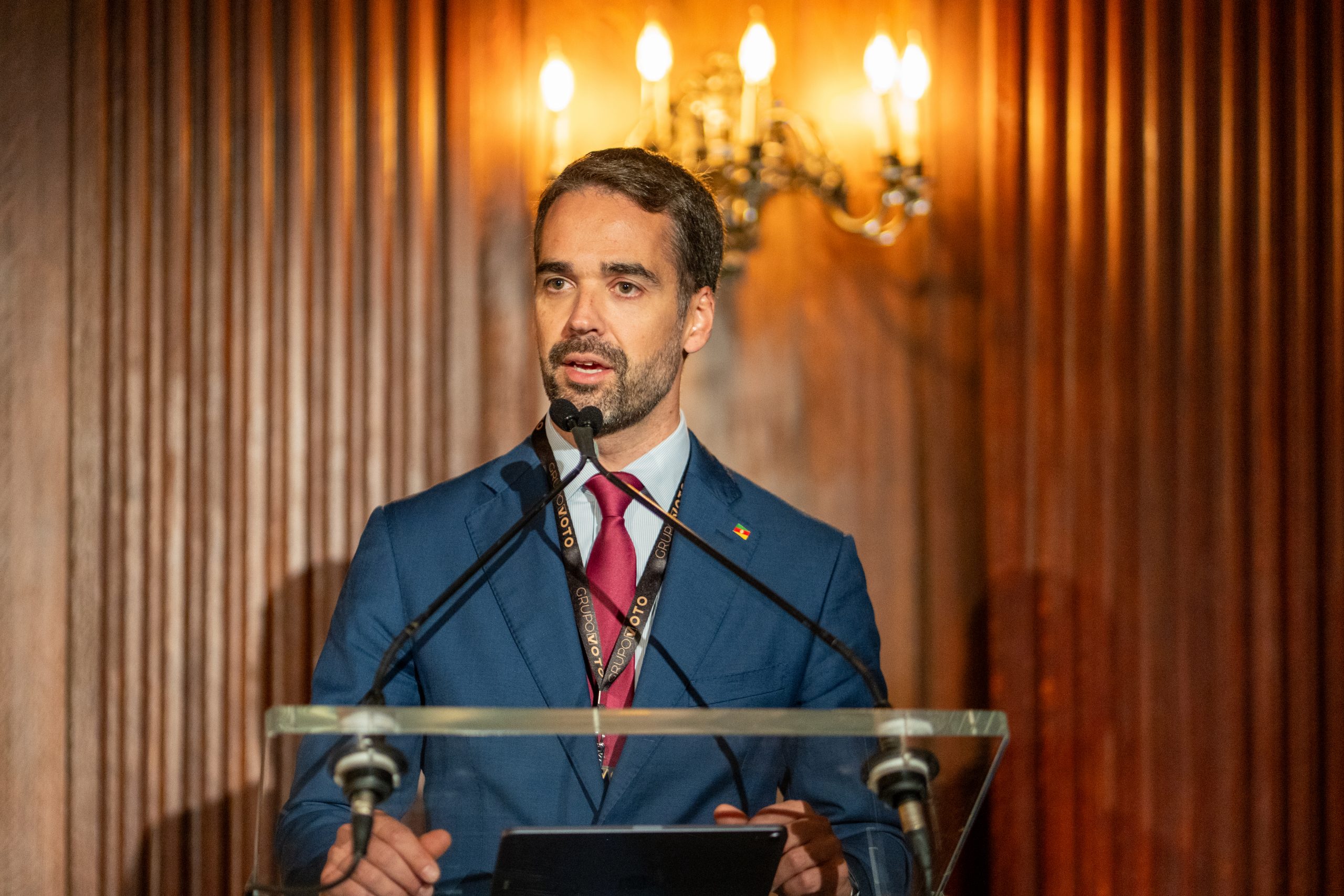 Eduardo Leite, em evento em Nova York nesta terça-feira (13)