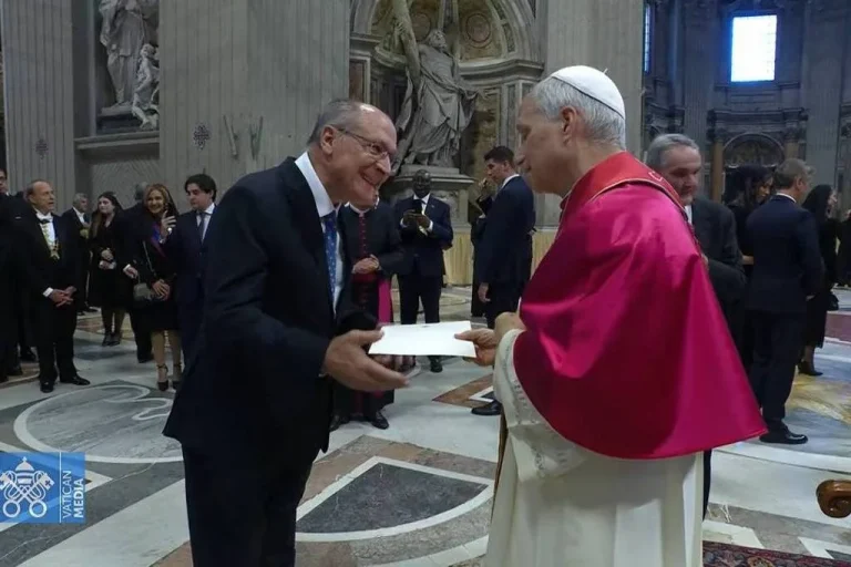 Novo papa condena economia que 'marginaliza pobres'; Alckmin o convida à COP30