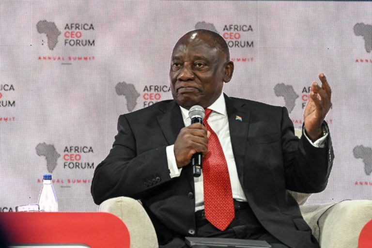 Presidente da África do Sul visita Trump em tentativa de melhorar relações com os EUA