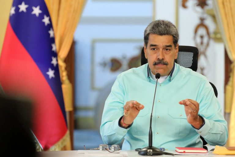 Venezuela denuncia nova tentativa de golpe e cancela voos para Colômbia às vésperas da eleição