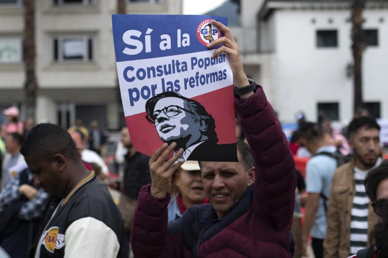 Petro afirma que vai ‘congelar’ decreto para convocar consulta popular na Colômbia
