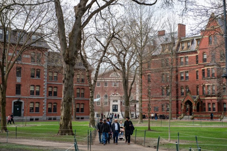 Governo Trump proíbe Harvard de lecionar para estudantes estrangeiros