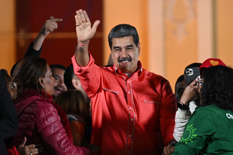 Governo Maduro consolida maioria no Parlamento e elege quase todos os governadores na Venezuela