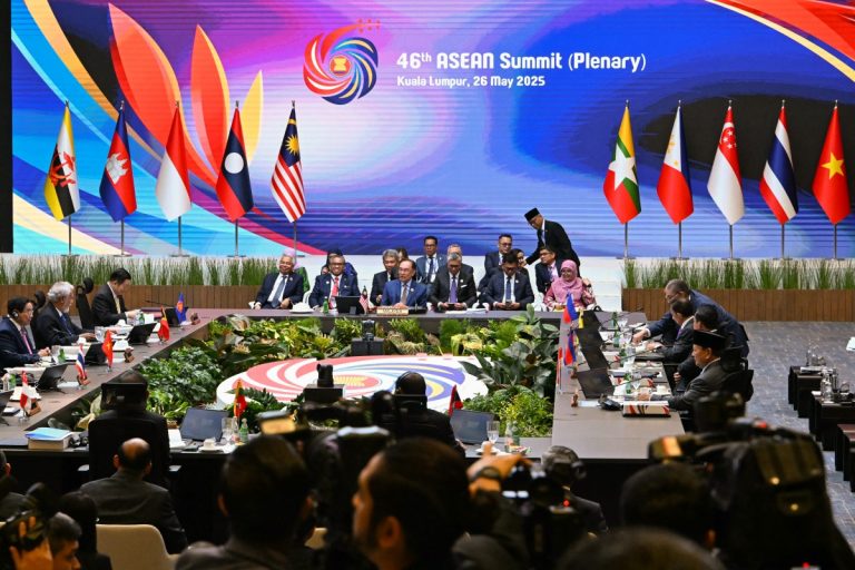 China reforça laços com Sudeste Asiático e Golfo Pérsico como resposta à pressão de Trump