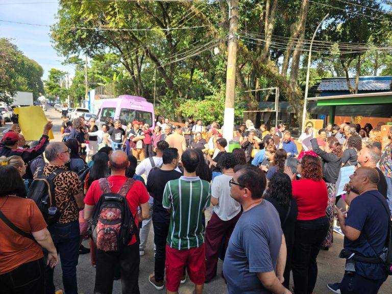 'Método da ditadura': comunidade da educação e parlamentares apoiam diretores afastados em SP
