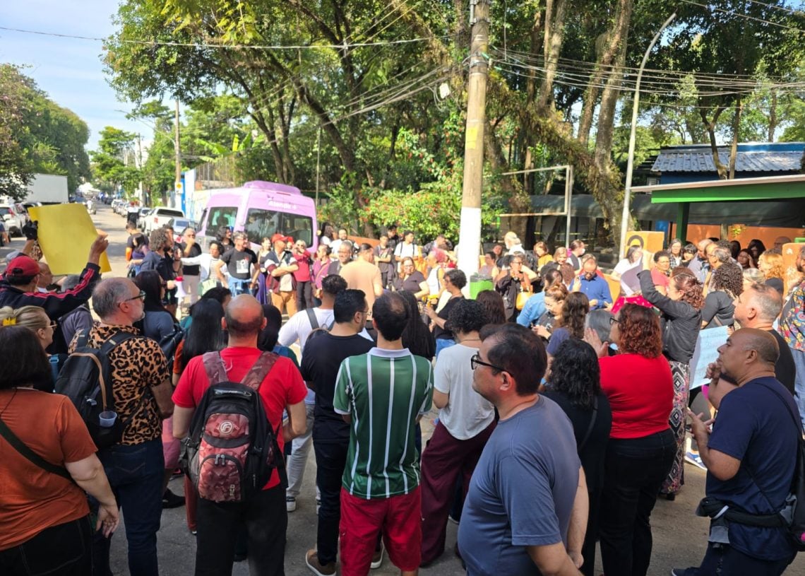 Manifestação da comunidade escolar da Emef Espaço de Bitita, no Canindé, na região central de São Paulo