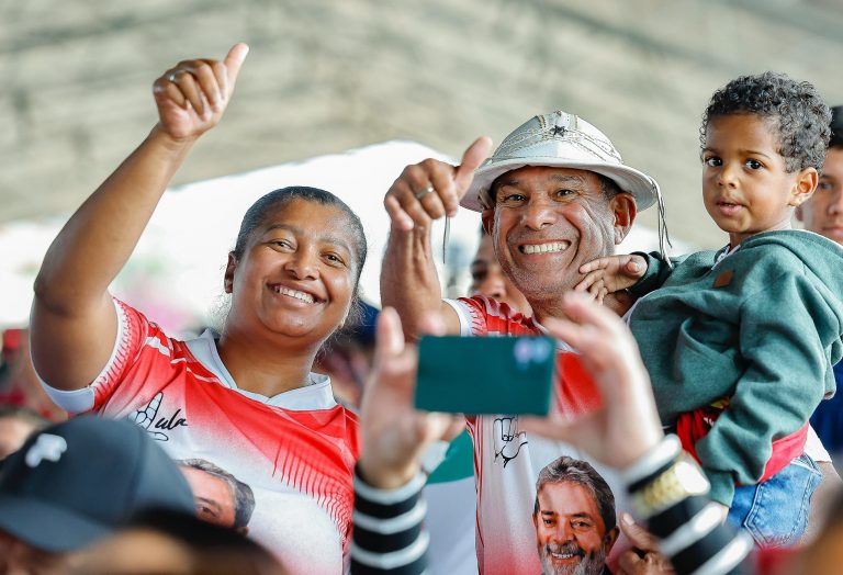 1 milhão de lares pernambucanos podem ser isentos da conta de energia com MP assinada por Lula