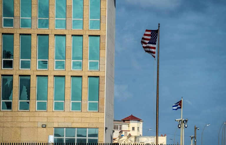 Diplomacia da hostilidade: a embaixada dos Estados Unidos se reúne e promove opositores em Cuba