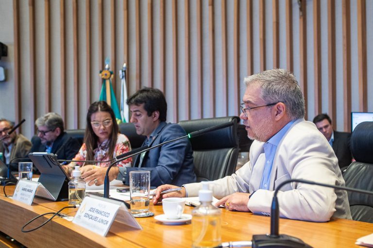 Agrotóxico cancerígeno e mercúrio na água: pesquisadores da UnB são ouvidos na CPI do Melchior