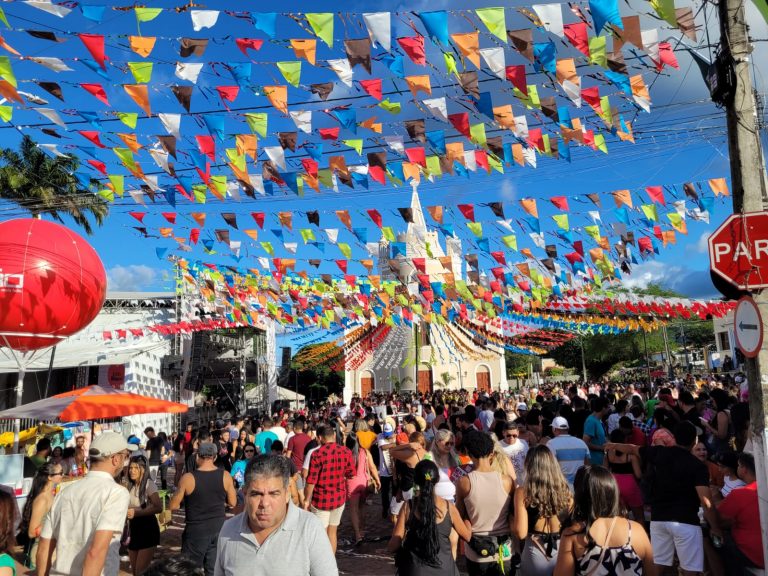 Tradição nordestina: Barbalha celebra a 97ª edição do Pau da Bandeira de Santo Antônio