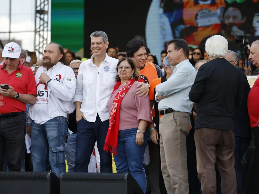 Ministro da Secretaria-Geral da Presidência da República, Márcio Macêdo, ministra das mulheres Cida Gonçalves e o ministro do Trabalho, Luiz Marinho, durante ato do dia 1º de Maio das Centrais Sindicais