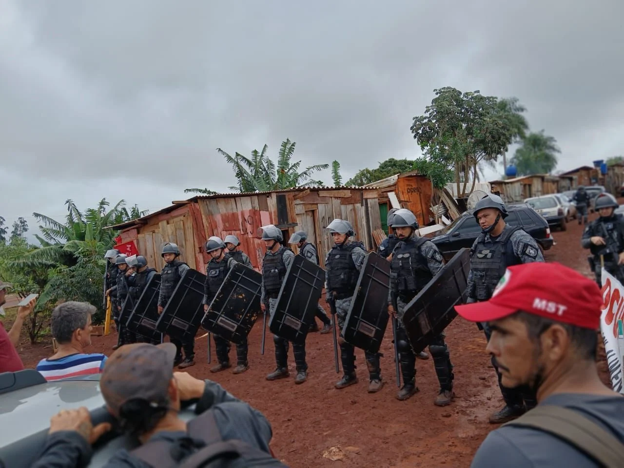Ação policial contra acampamento do MST