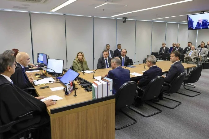 Embate entre Braga Netto e Mauro Cid fragiliza defesas bolsonaristas no STF, diz professor