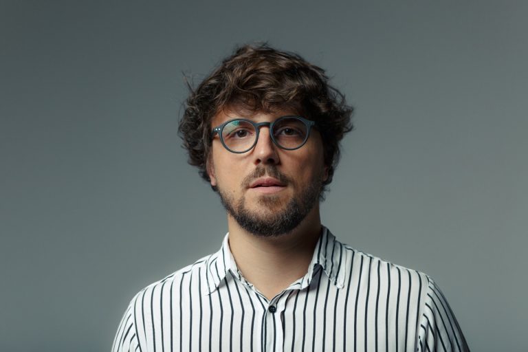 'O que conecta todas as letras do LGBTQIAPN+ é a violência', diz professor