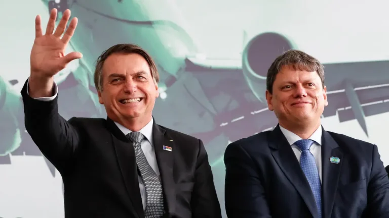 Criticado por Eduardo, Tarcísio de Freitas visita Bolsonaro em Brasília