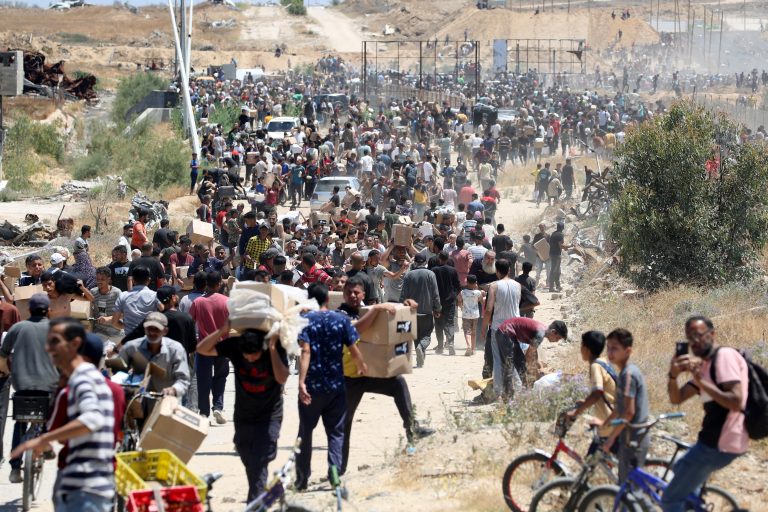Marcha Global para Gaza reúne 10 mil no Cairo contra genocídio na Palestina; 200 são presos